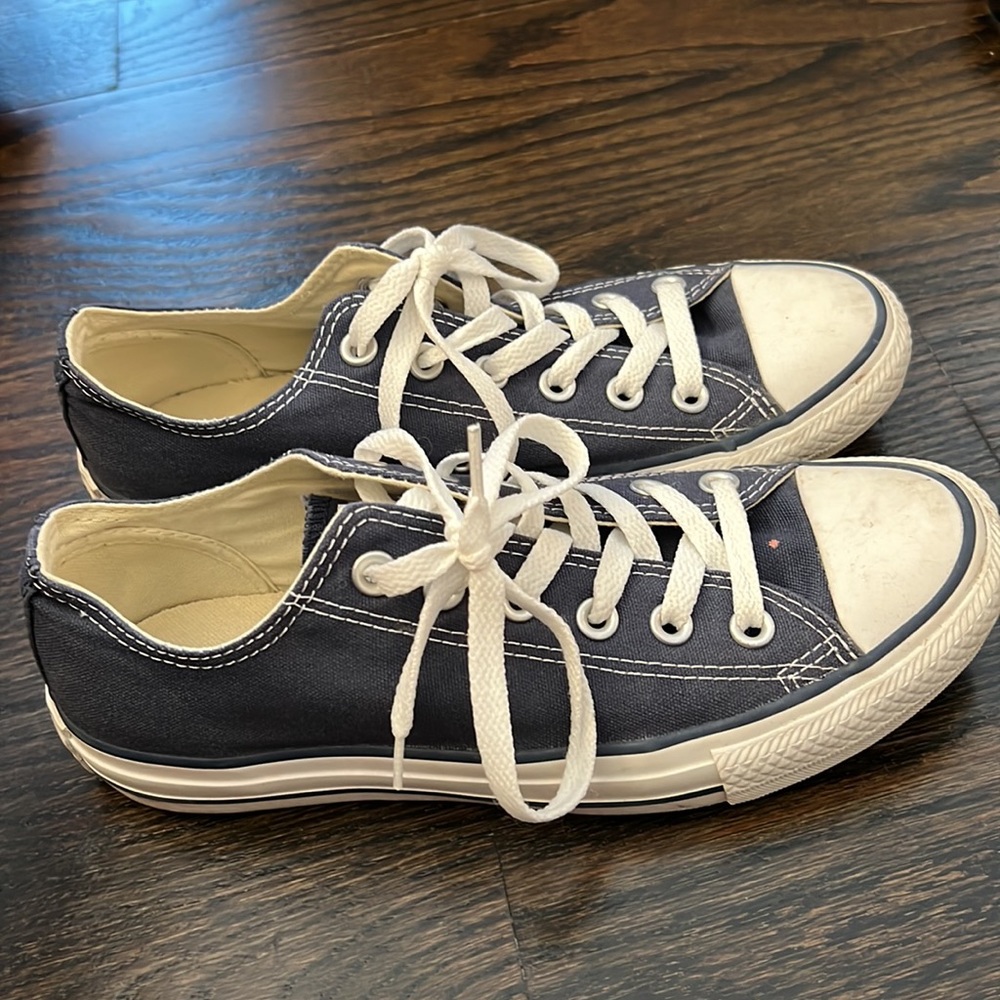 Blue Low Converse Barely Worn Size 8 - image 2